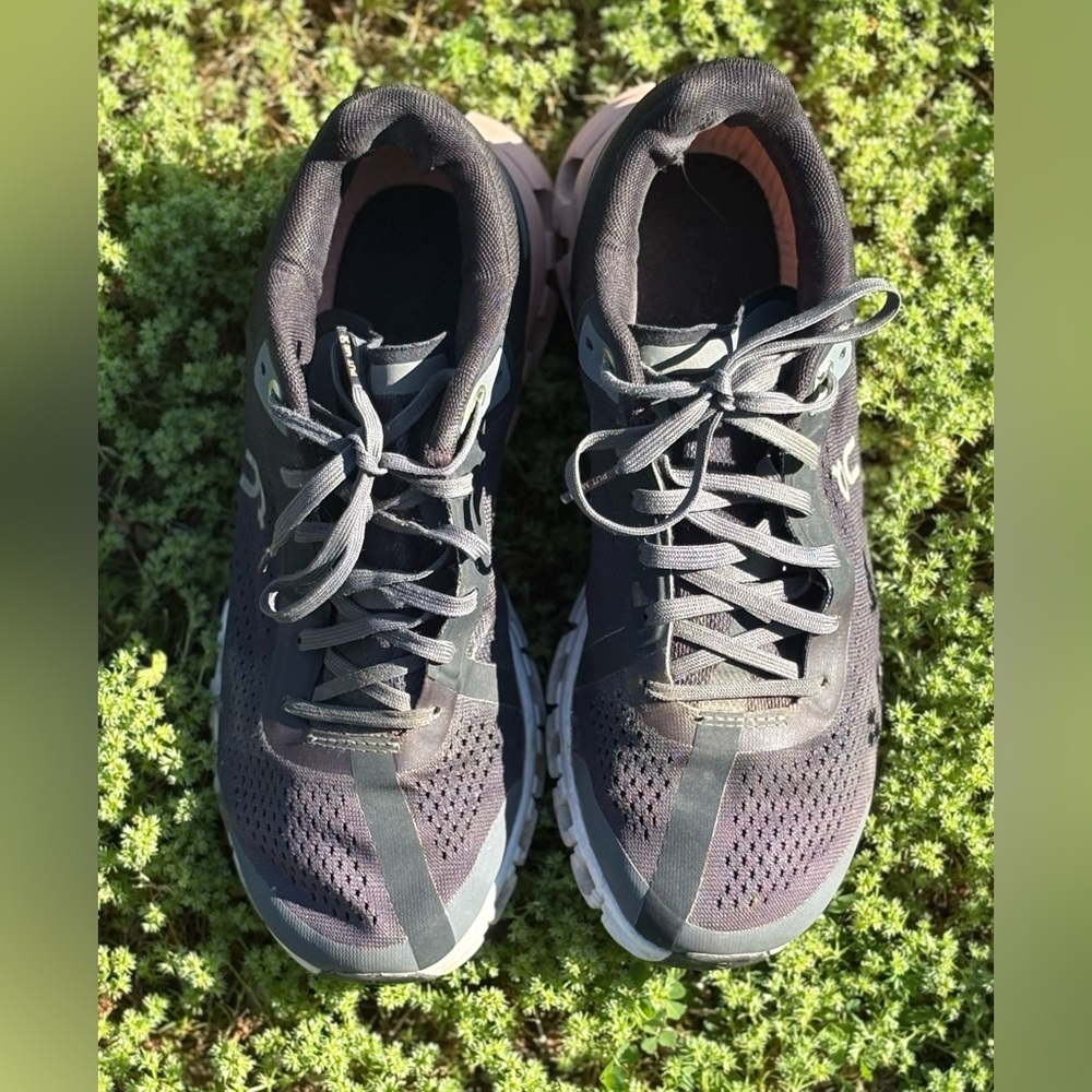 On Running Women's Gray and Pink Cloudflow Shoes